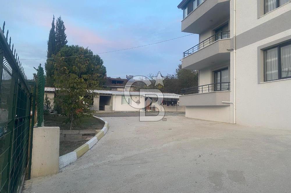 YALOVA ALTINOVA AYAZMA YOLA CEPHE 744 M2 ARSA ÜSTÜNDE BİNA