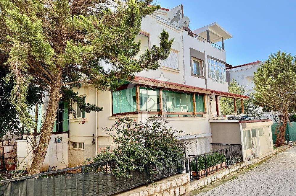 Güzelbahçe Kahramandere Deniz Manzaralı Satılık 4+2 Villa