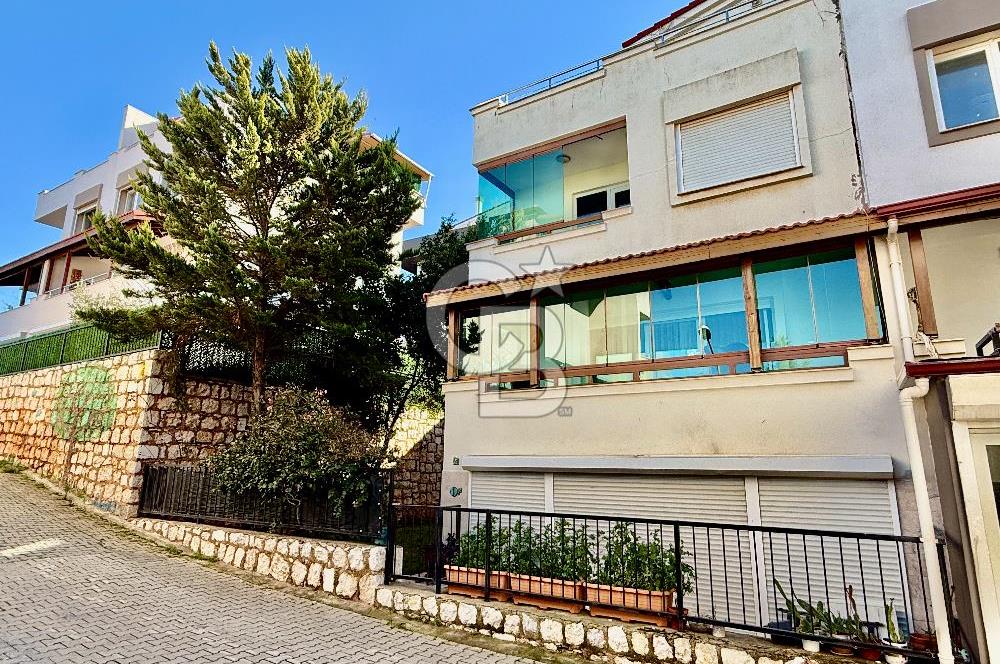 Güzelbahçe Kahramandere Deniz Manzaralı Satılık 4+2 Villa