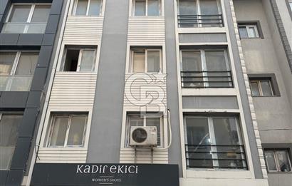 AYAKKABICILAR ÇARŞISINDA SATILIK KOMPLE BİNA