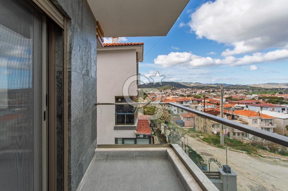 Foça Kazım Dirik Mah. Satılık 2+1 Kapalı Mutfak Bahçeli Dubleks