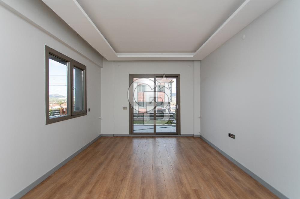 Foça Kazım Dirik Mah. Satılık 2+1 Kapalı Mutfak Bahçeli Dubleks