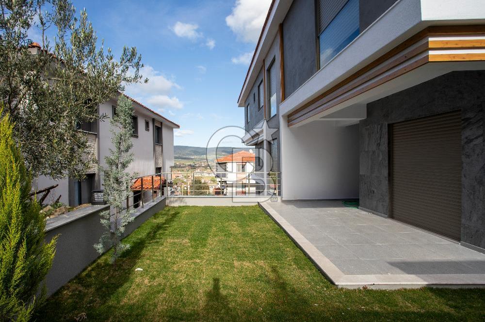 Foça Kazım Dirik Mah. Satılık 2+1 Kapalı Mutfak Bahçeli Dubleks