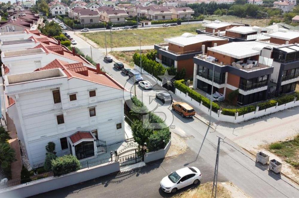 GÜZELCE'DE SATILIK SİTE İÇİ MÜSTAKİL VİLLA