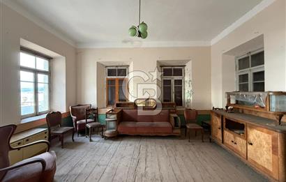 AYVALIK'TA SATILIK DENİZ MANZARALI TAŞ EV VE ARSASI