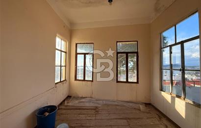 AYVALIK'TA SATILIK DENİZ MANZARALI TAŞ EV VE ARSASI