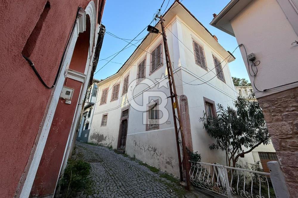 AYVALIK'TA SATILIK DENİZ MANZARALI TAŞ EV VE ARSASI