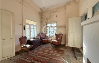 AYVALIK'TA SATILIK DENİZ MANZARALI TAŞ EV VE ARSASI