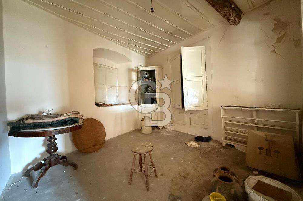 AYVALIK'TA SATILIK DENİZ MANZARALI TAŞ EV VE ARSASI