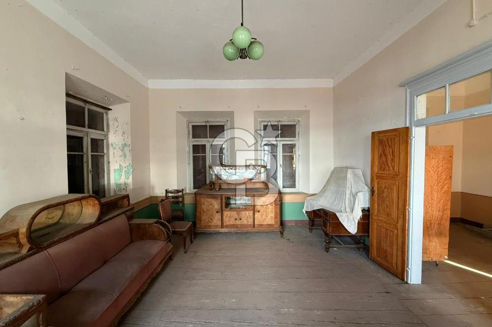 AYVALIK'TA SATILIK DENİZ MANZARALI TAŞ EV VE ARSASI