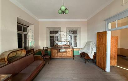 AYVALIK'TA SATILIK DENİZ MANZARALI TAŞ EV VE ARSASI