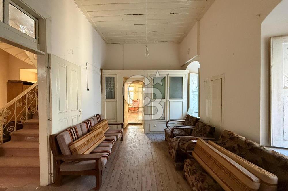 AYVALIK'TA SATILIK DENİZ MANZARALI TAŞ EV VE ARSASI