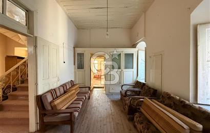 AYVALIK'TA SATILIK DENİZ MANZARALI TAŞ EV VE ARSASI