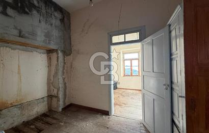 AYVALIK'TA SATILIK DENİZ MANZARALI TAŞ EV VE ARSASI