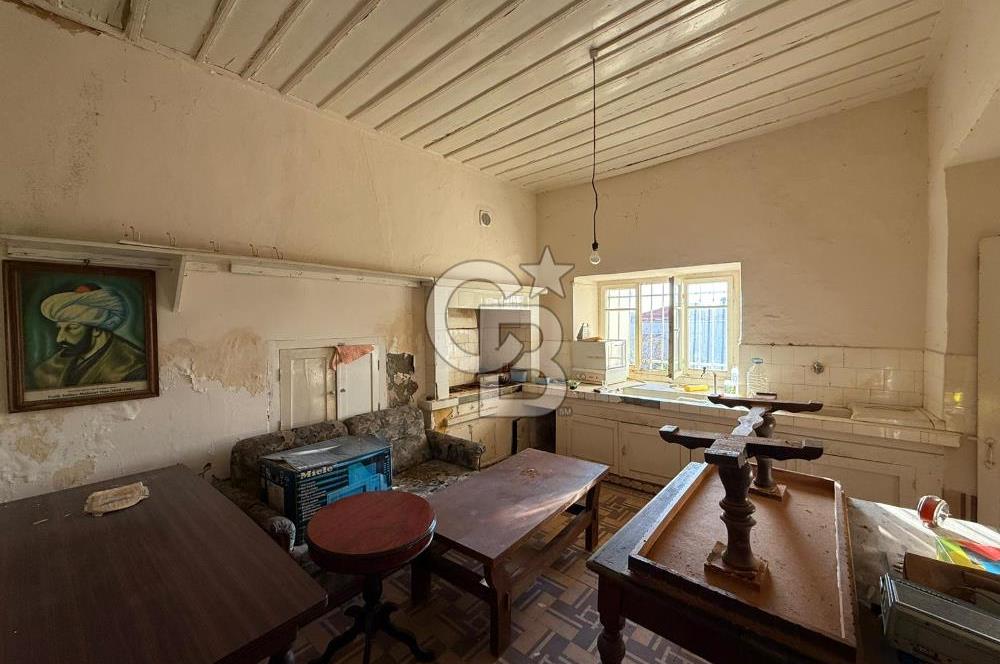 AYVALIK'TA SATILIK DENİZ MANZARALI TAŞ EV VE ARSASI