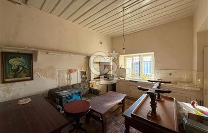 AYVALIK'TA SATILIK DENİZ MANZARALI TAŞ EV VE ARSASI