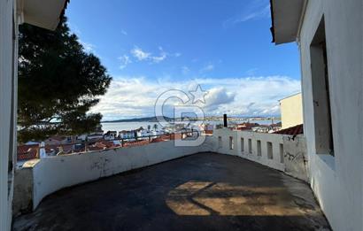 AYVALIK'TA SATILIK DENİZ MANZARALI TAŞ EV VE ARSASI