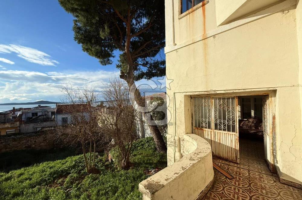 AYVALIK'TA SATILIK DENİZ MANZARALI TAŞ EV VE ARSASI