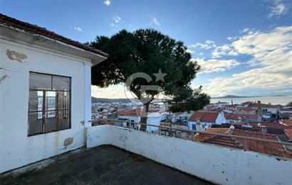 AYVALIK'TA SATILIK DENİZ MANZARALI TAŞ EV VE ARSASI