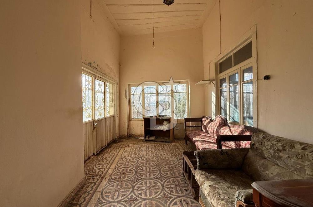 AYVALIK'TA SATILIK DENİZ MANZARALI TAŞ EV VE ARSASI