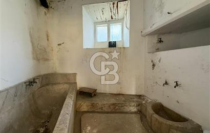 AYVALIK'TA SATILIK DENİZ MANZARALI TAŞ EV VE ARSASI