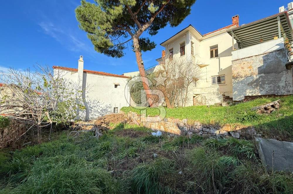 AYVALIK'TA SATILIK DENİZ MANZARALI TAŞ EV VE ARSASI