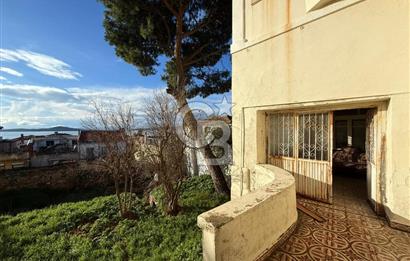 AYVALIK'TA SATILIK DENİZ MANZARALI TAŞ EV VE ARSASI