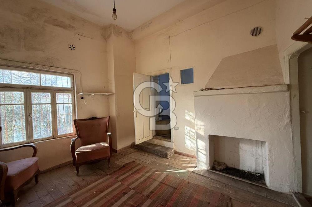 AYVALIK'TA SATILIK DENİZ MANZARALI TAŞ EV VE ARSASI