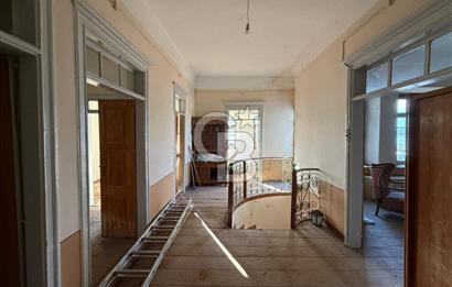 AYVALIK'TA SATILIK DENİZ MANZARALI TAŞ EV VE ARSASI