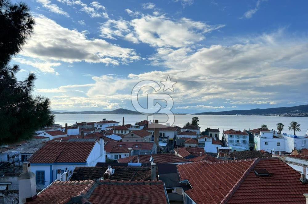 AYVALIK'TA SATILIK DENİZ MANZARALI TAŞ EV VE ARSASI