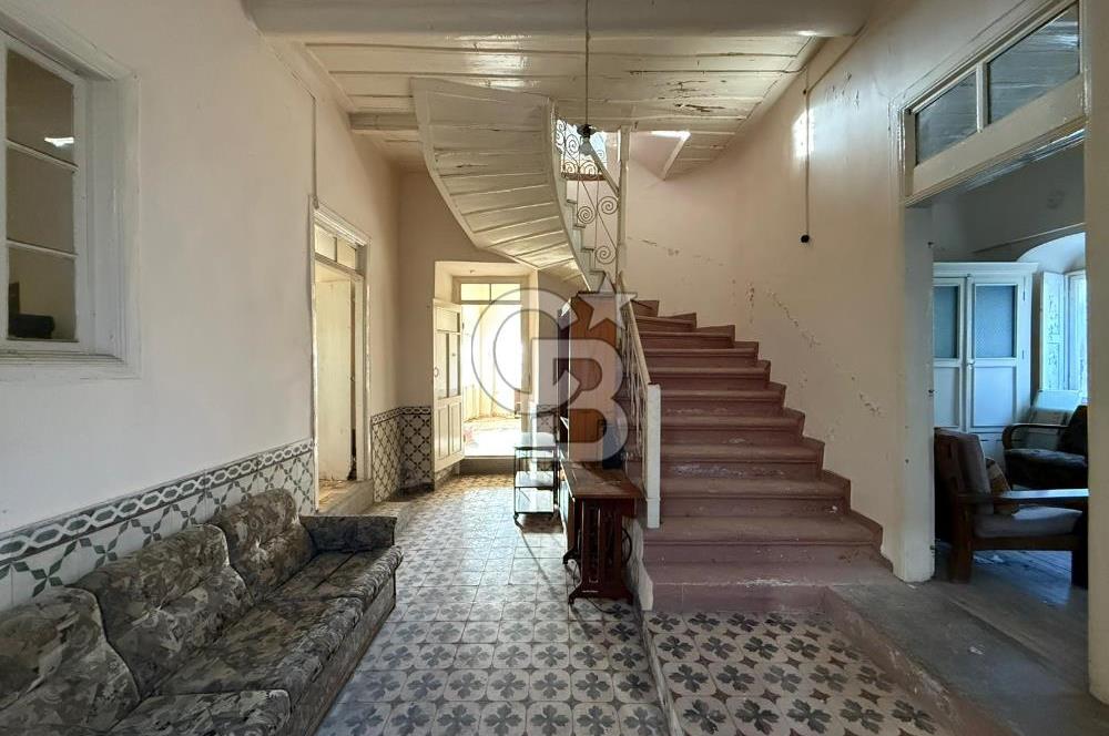 AYVALIK'TA SATILIK DENİZ MANZARALI TAŞ EV VE ARSASI