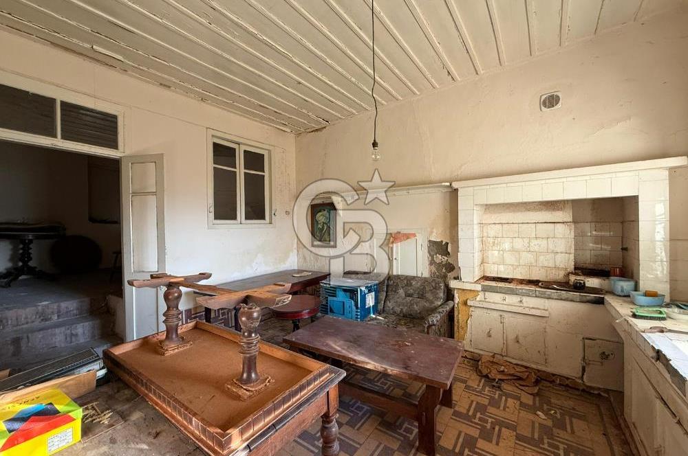 AYVALIK'TA SATILIK DENİZ MANZARALI TAŞ EV VE ARSASI