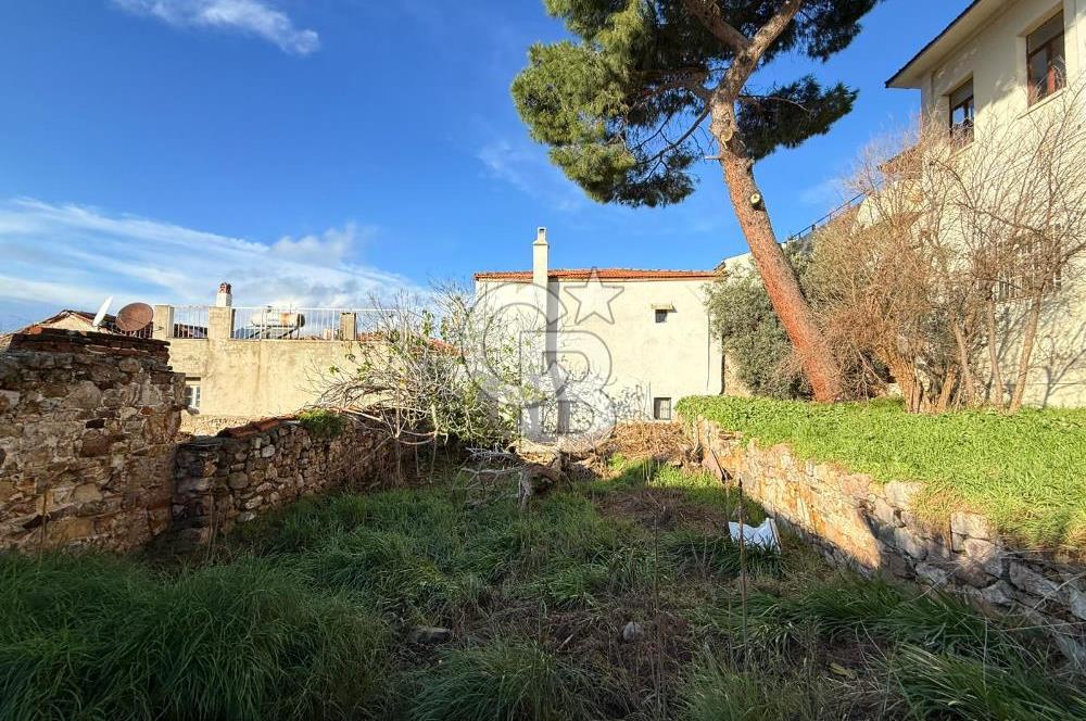 AYVALIK'TA SATILIK DENİZ MANZARALI TAŞ EV VE ARSASI