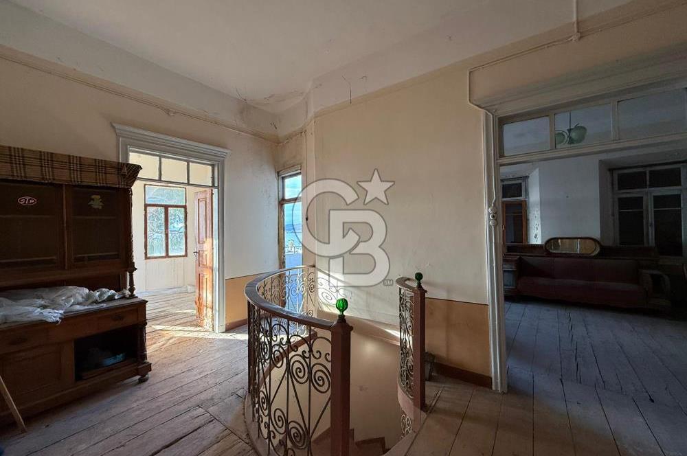 AYVALIK'TA SATILIK DENİZ MANZARALI TAŞ EV VE ARSASI