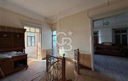 AYVALIK'TA SATILIK DENİZ MANZARALI TAŞ EV VE ARSASI