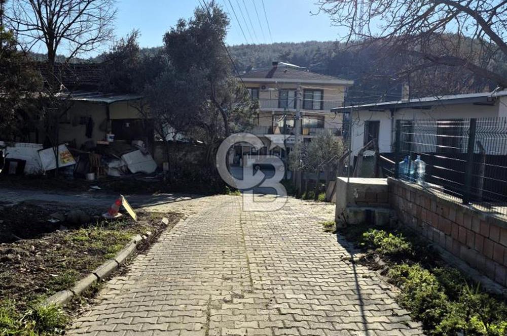 Bornova Çiçekli Köyün Merkezinde Satılık 3+1 Müstakil Bahçeli Ev