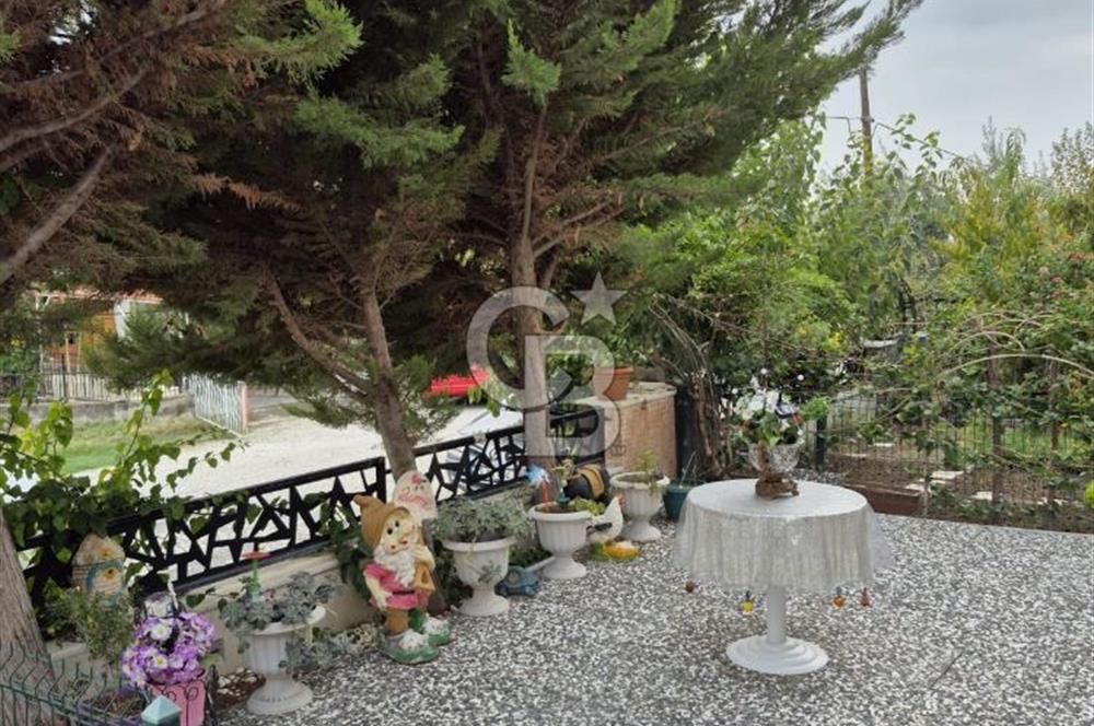 ÇANDARLI’DA DENİZE YÜRÜME MESAFESİND SATILIK EŞYALI VE HAZIR VİLLA