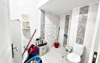 CADDE YANI ASANSÖRLÜ İSKANLI ÖZEL KULLANIM ALANI BAHÇELİ 2+1