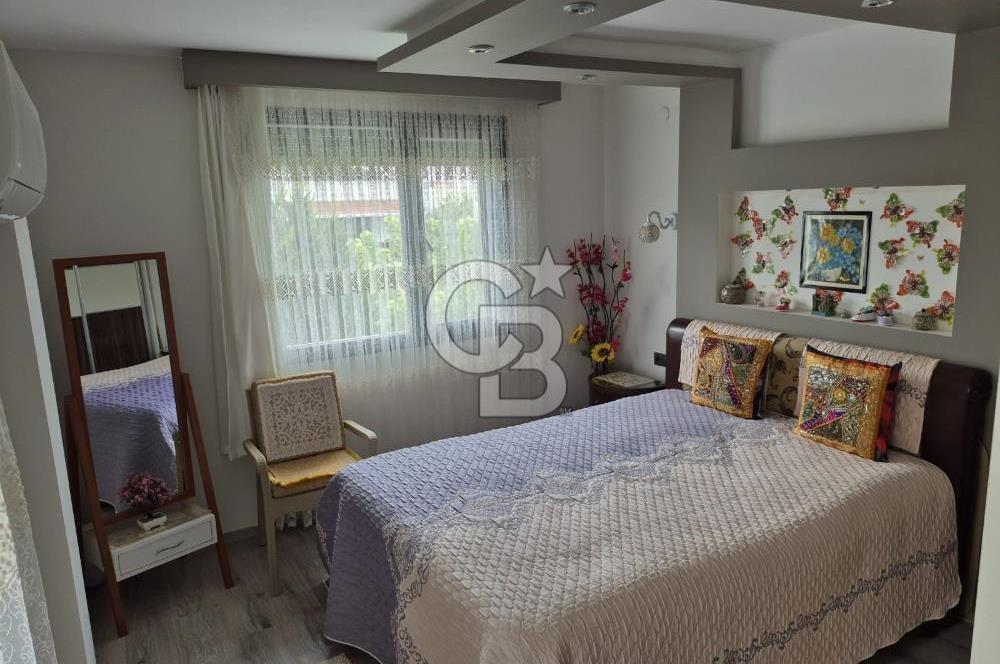 ÇANDARLI’DA DENİZE YÜRÜME MESAFESİND SATILIK EŞYALI VE HAZIR VİLLA