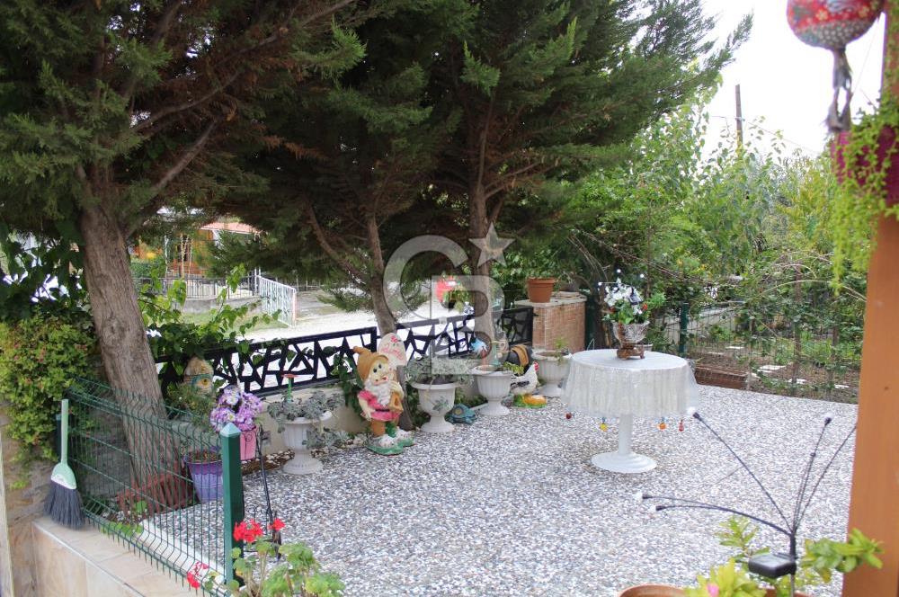 ÇANDARLI’DA DENİZE YÜRÜME MESAFESİND SATILIK EŞYALI VE HAZIR VİLLA