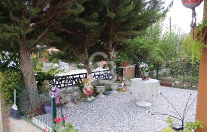 ÇANDARLI’DA DENİZE YÜRÜME MESAFESİND SATILIK EŞYALI VE HAZIR VİLLA