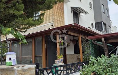 ÇANDARLI’DA DENİZE YÜRÜME MESAFESİND SATILIK EŞYALI VE HAZIR VİLLA