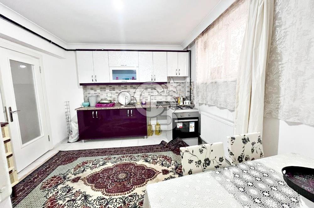 CADDE YANI ASANSÖRLÜ İSKANLI ÖZEL KULLANIM ALANI BAHÇELİ 2+1