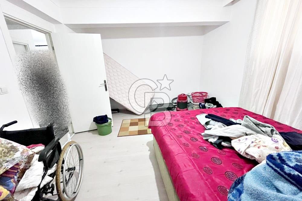 CADDE YANI ASANSÖRLÜ İSKANLI ÖZEL KULLANIM ALANI BAHÇELİ 2+1