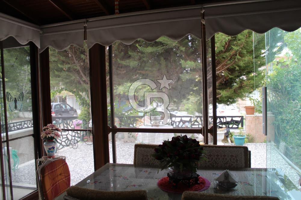 ÇANDARLI’DA DENİZE YÜRÜME MESAFESİND SATILIK EŞYALI VE HAZIR VİLLA