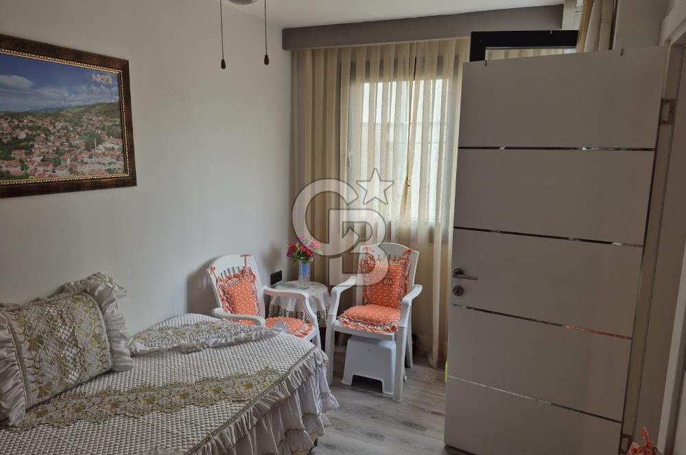 ÇANDARLI’DA DENİZE YÜRÜME MESAFESİND SATILIK EŞYALI VE HAZIR VİLLA