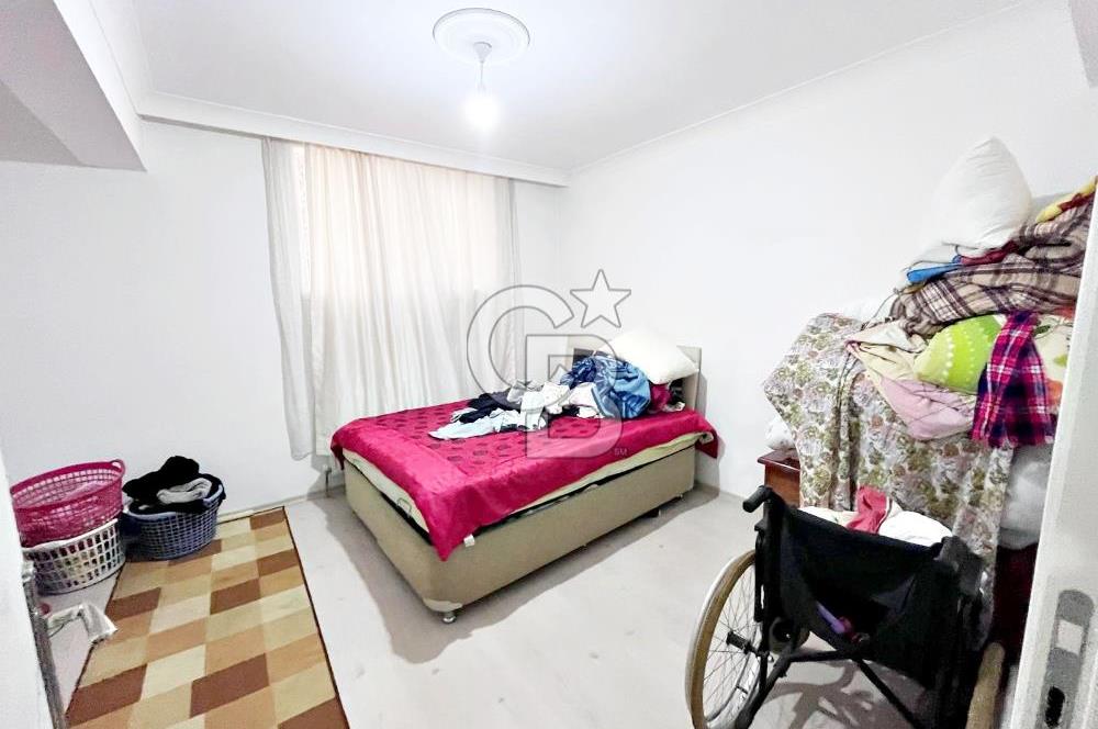 CADDE YANI ASANSÖRLÜ İSKANLI ÖZEL KULLANIM ALANI BAHÇELİ 2+1