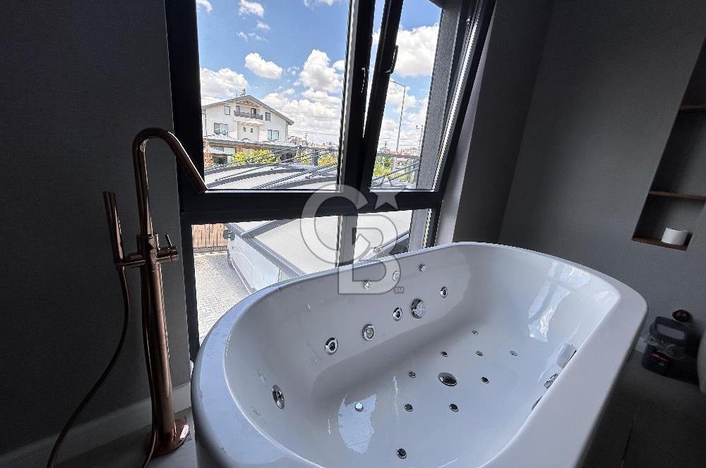 GÖLBAŞI 41 EVLER SİTESİNDE MİMARİ TASARIMLI FULL YAPILI VİLLA