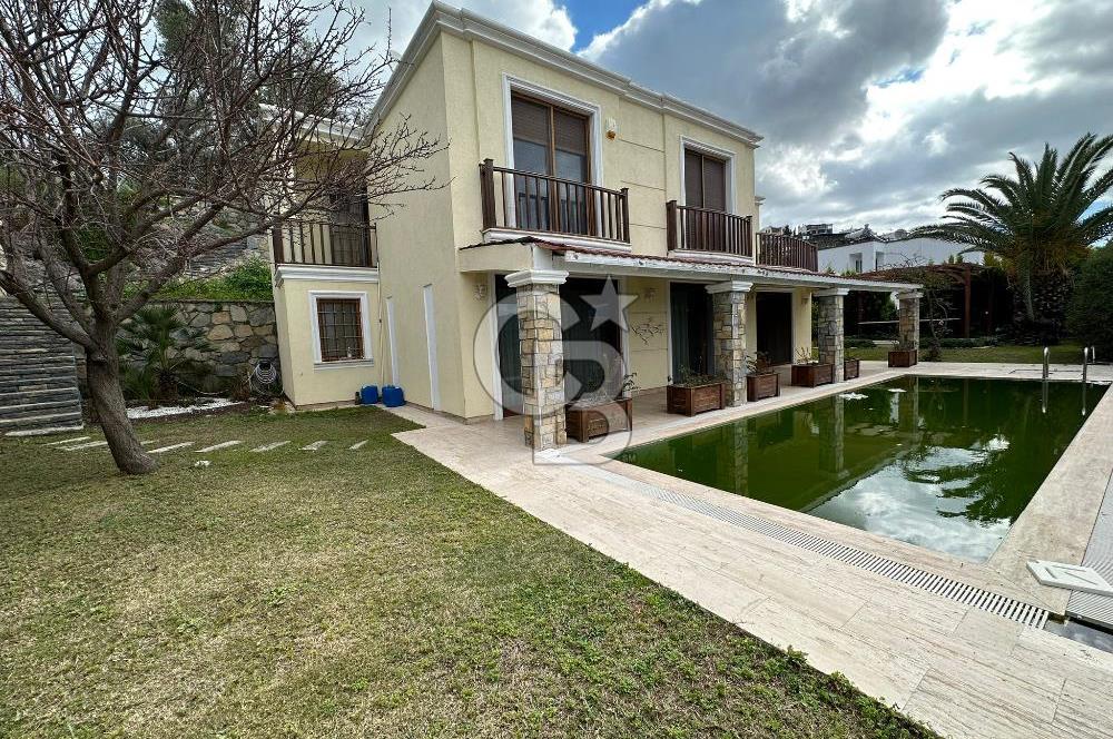 BODRUM YALIKAVAK BUTİK SİTE İÇİNDE DENİZ MANZARALI SATILIK VİLLA