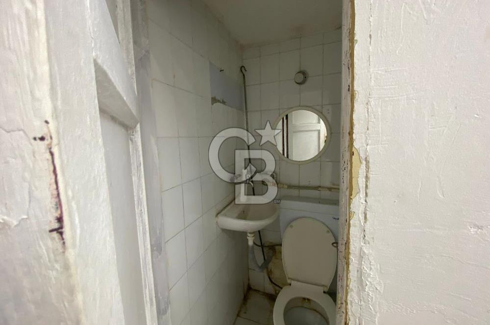  Karşıyaka Çarşı Merkezde Satılık Dükkan